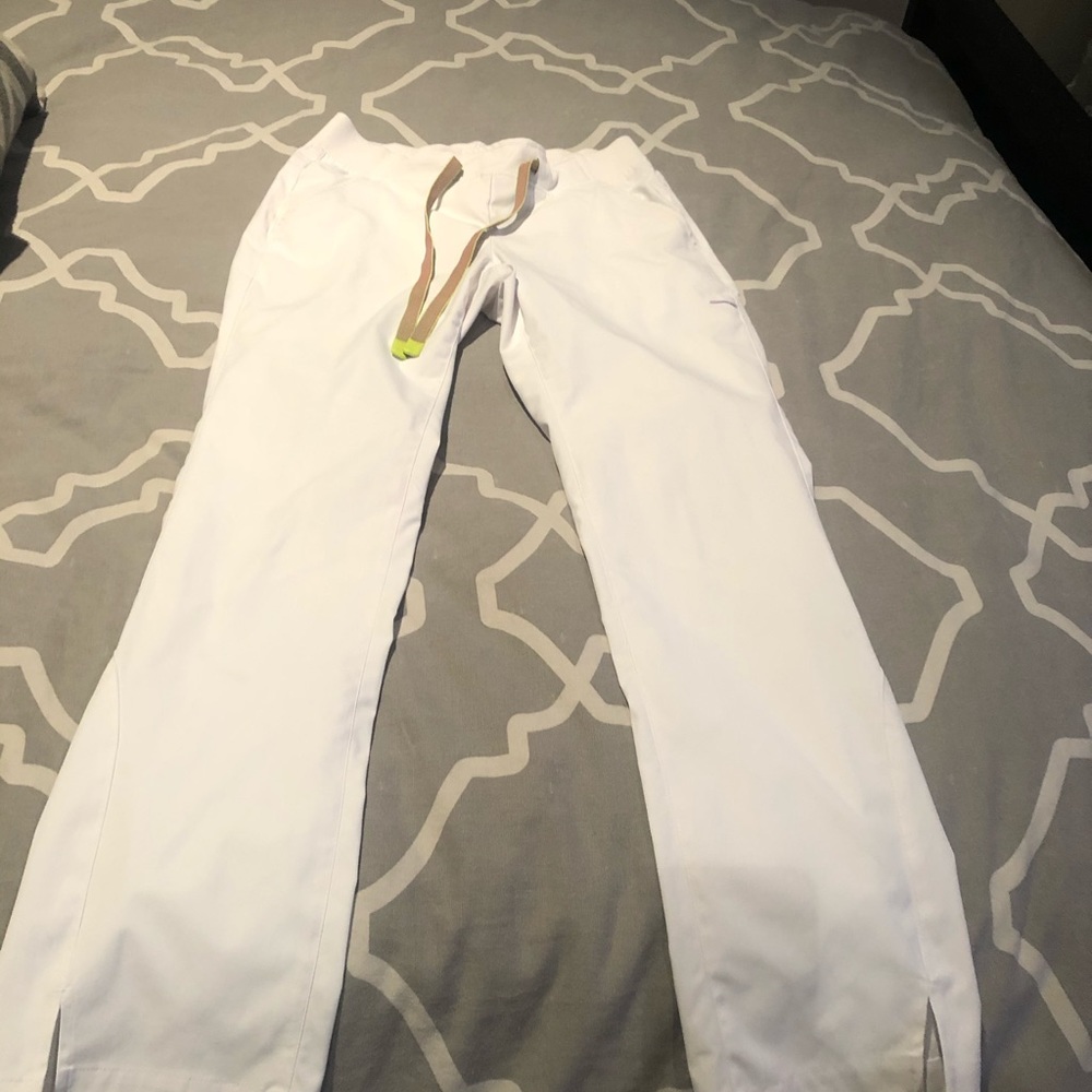 Medelita white xxs  scrub bottom